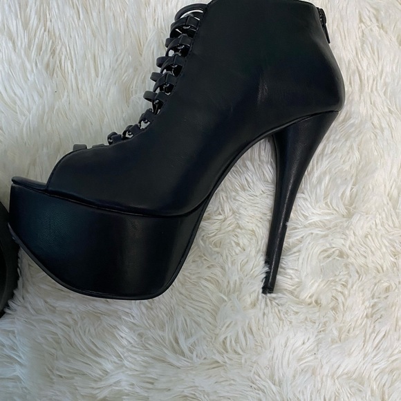 Luichiny Liberty Lady Heels plus bonus Size 9 EUC - Picture 3 of 7